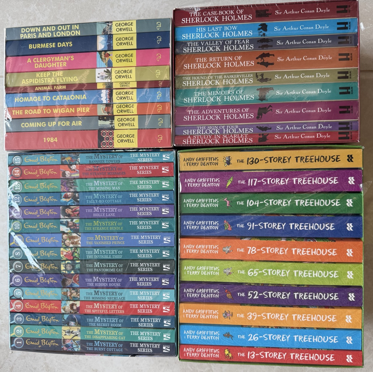 43 Books For $10: Reader Shares the Craziest Book Sale at Popular Book Company's Roadshow
